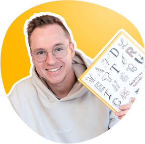 Timo Ostrich mit Handlettering-Buch